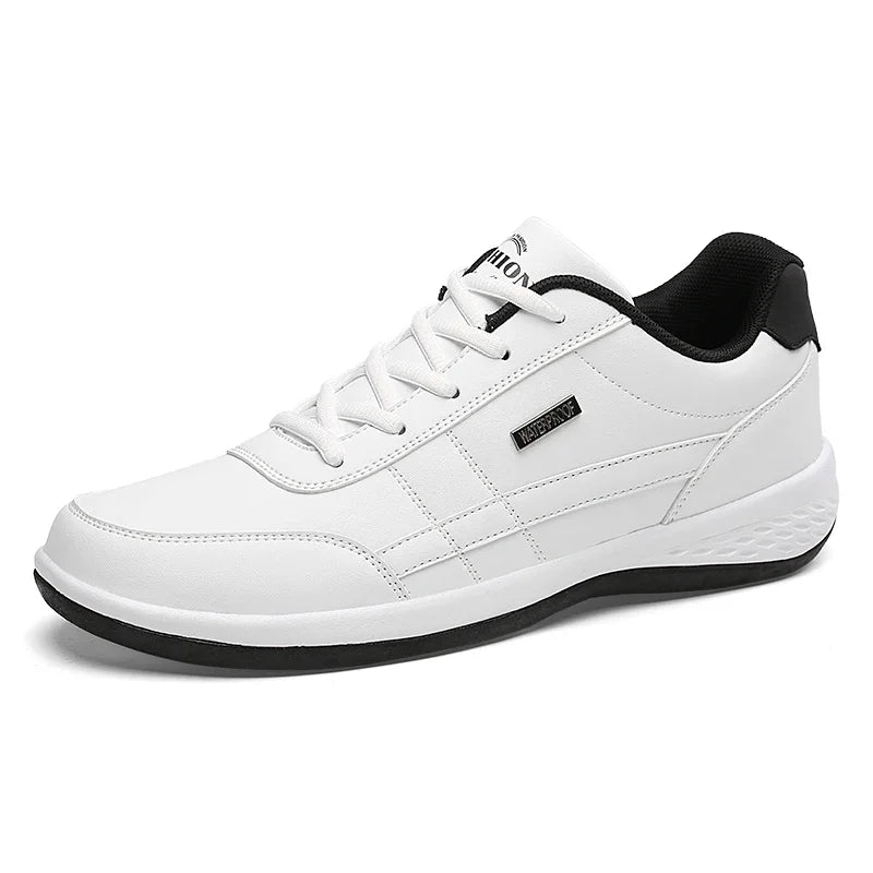 Sapatilha de couro impermeável masculina, sapatos confortáveis casuais, calçado com renda, sapato vulcanizado para homem